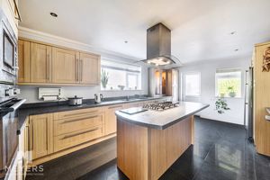 Kitchen- click for photo gallery